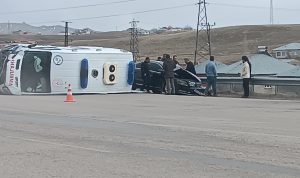 Ambulansla otomobil çarpıştı: 5 yaralı