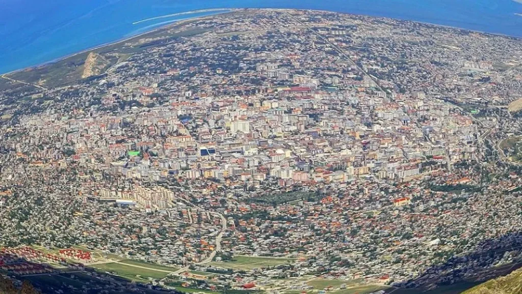 Van’da çarşı pazar yangın yeri!