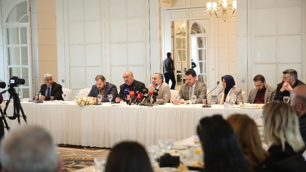 Başkan Adayı Arvas basınla bir araya geldi