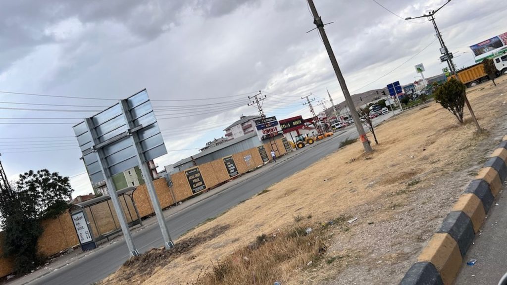 Karayolları Tuşba’ya üvey evlat muamelesi yapıyor