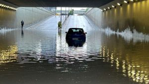Van’ın cadde ve sokakları göle döndü!