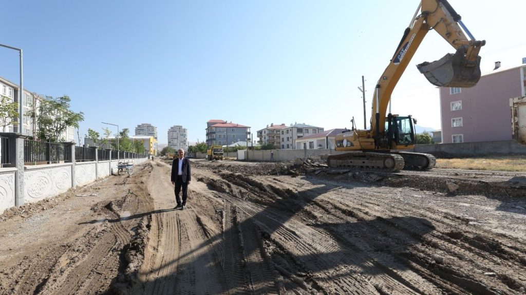 Tuşba Belediyesi’nden asfalt seferberliği
