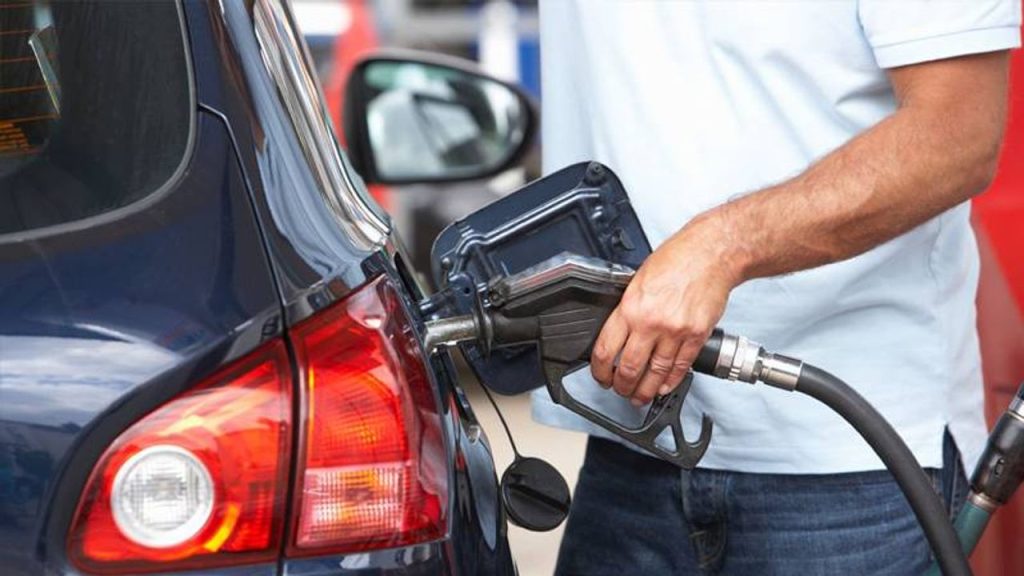 Akaryakıta dev zam: Benzin 34 lirayı, motorin 33 lirayı aştı