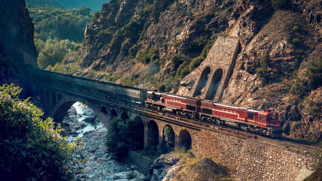 Van’daki demiryolu için sert eleştiri: Akıl tutulması!