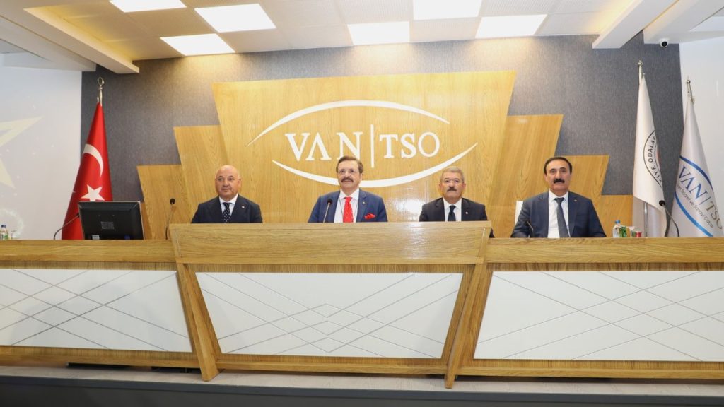 TOBB Başkanı Hisarcıklıoğlu Van TSO’yu kutladı