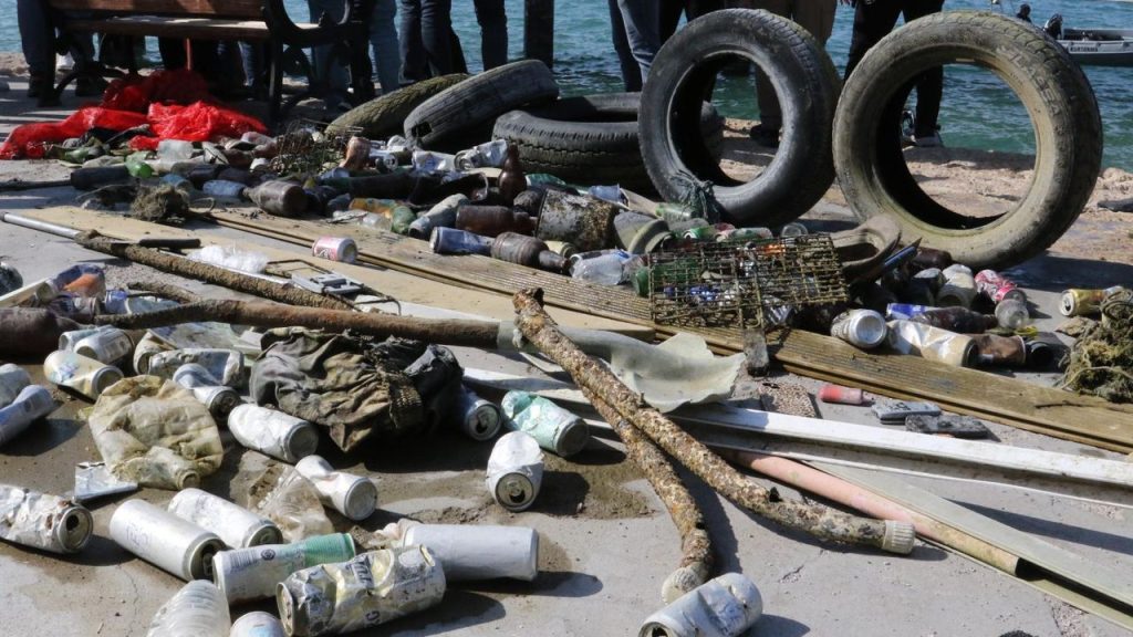 Van Gölü’nden çıkanlar “yok artık” dedirtti